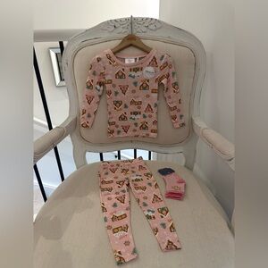 🎀 12 Mth Gingerbread 3 Piece Pajamas with Adorable Festive Print NWT